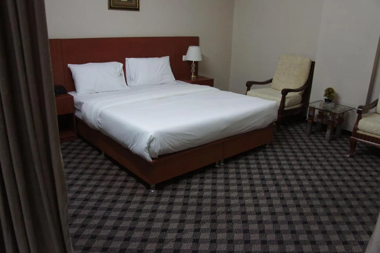 Three 888 Hotel دبي